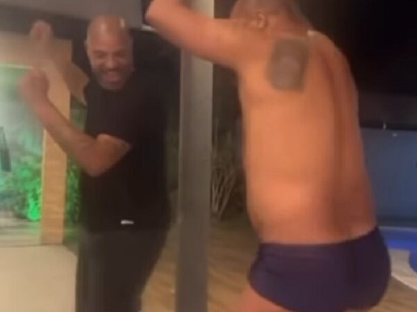 Dança dos Famosos? Em Atalaia, Adriano e Aloísio mostram que têm molejo; assista