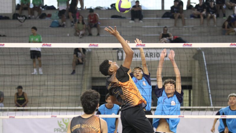 Com confrontos equilibrados, Copa TV Tribuna de Vôlei Escolar define semifinalistas do feminino