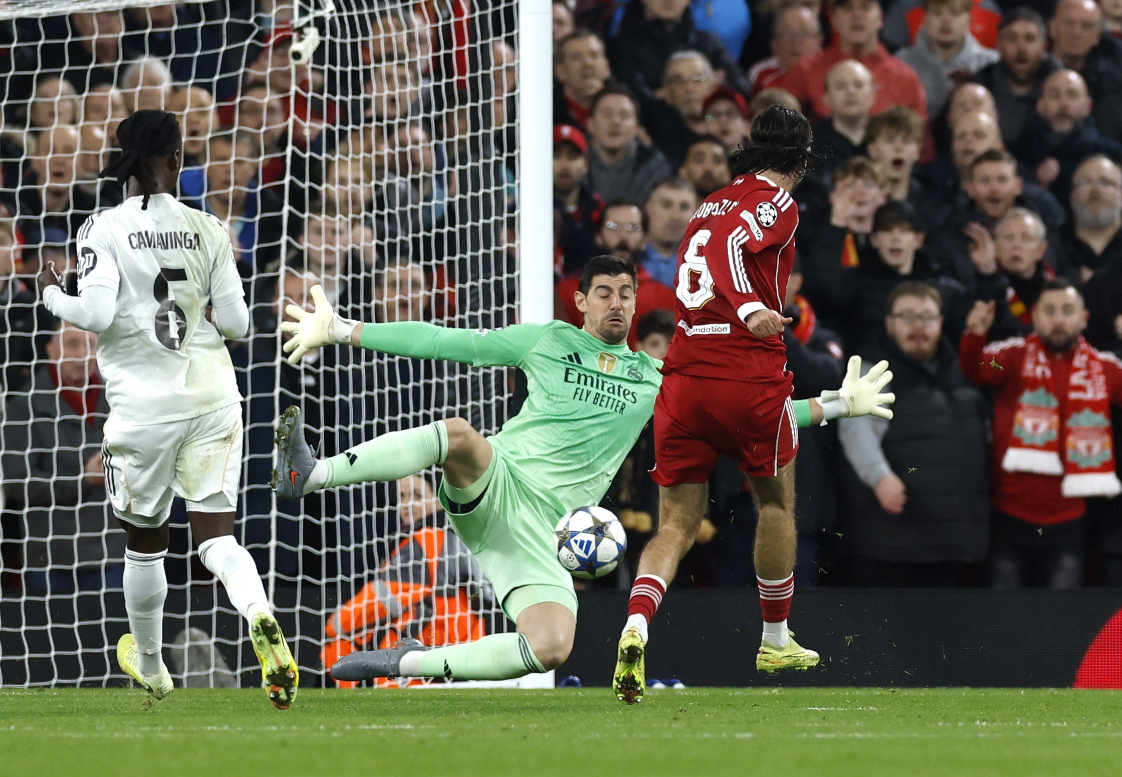 “Muralha” Courtois lamenta derrota para o Liverpool após milagres: “Tentei de tudo”