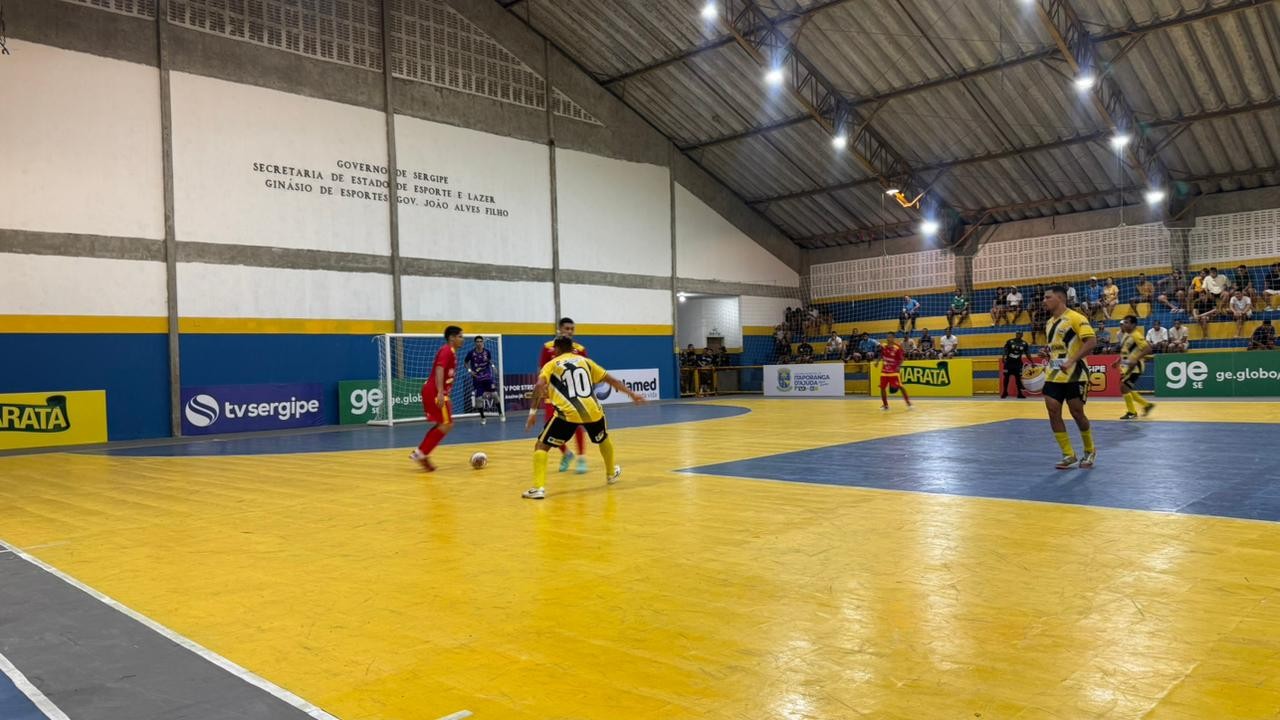 Colônia 13 vence Cumbe e se classifica à segunda fase da Copa TV Sergipe de Futsal