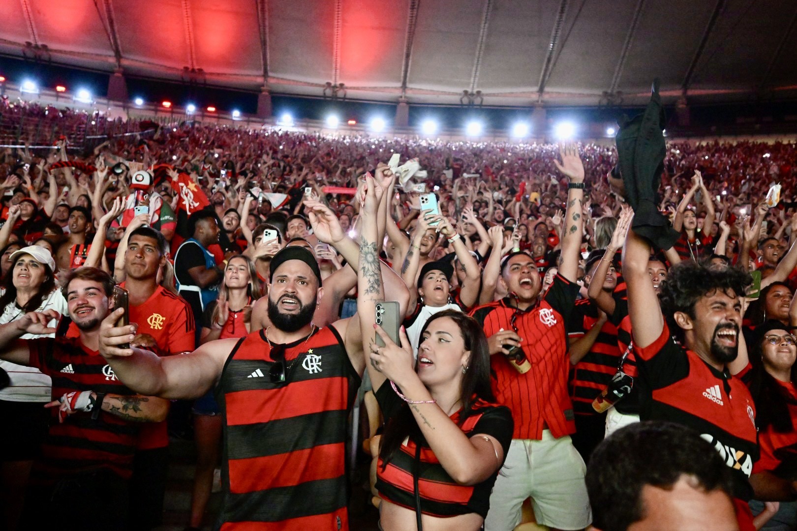 Da apreensão à festa, Maracanã vira Lima com título da Libertadores; veja imagens