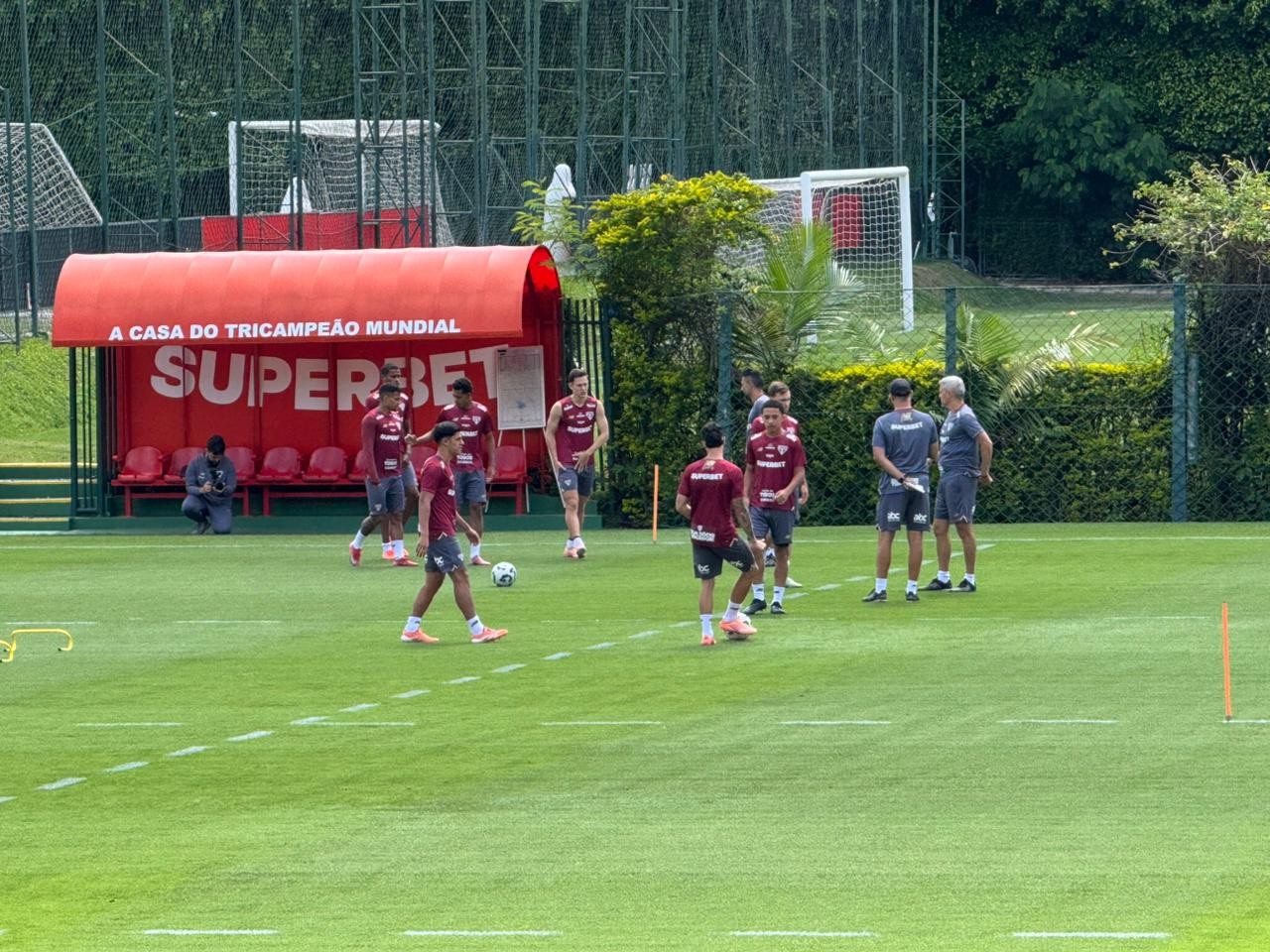 Treino do São Paulo: ainda sem Ferreira, Crespo pode ter duas novidades contra o Fluminense