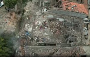 VÍDEO AÉREO: Veja o cenário de ruínas após explosão de depósito clandestino de fogos em SP