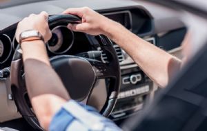 Câmara aprova prazo maior para dirigir com CNH vencida; regra pode dobrar tolerância