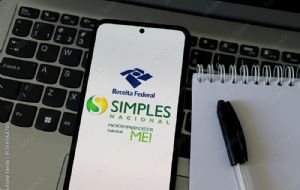 Receita aciona 340 mil MEIs por dívidas e acende alerta para exclusão do Simples