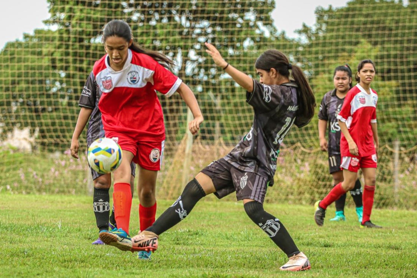 Festival de futebol feminino sub-17 reúne 12 clubes em Campo Grande