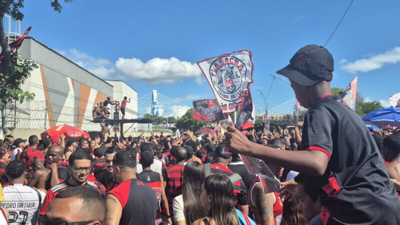 Com festa no Rio, Flamengo embarca rumo a Lima para a final da Libertadores