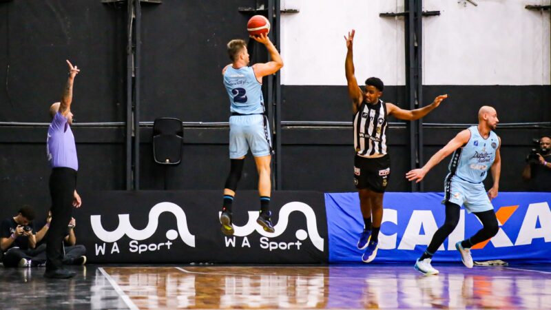 Brasília Basquete tem início ruim, mas consegue virada contra o Botafogo, fora de casa
