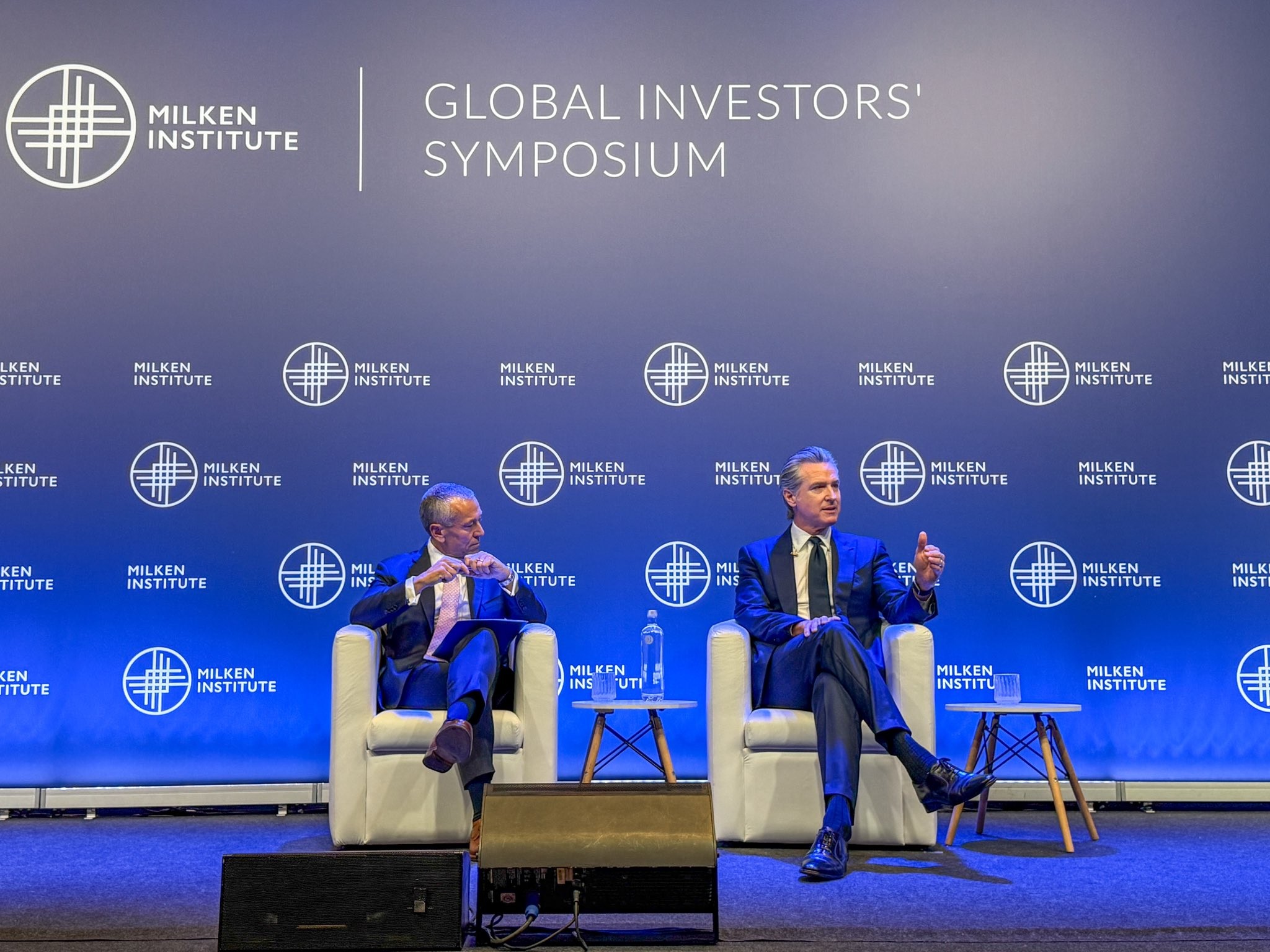 Quem é o governador da Califórnia que desafia Trump com ‘trolagem’ e chamou ausência dos EUA da COP de ‘estupidez’