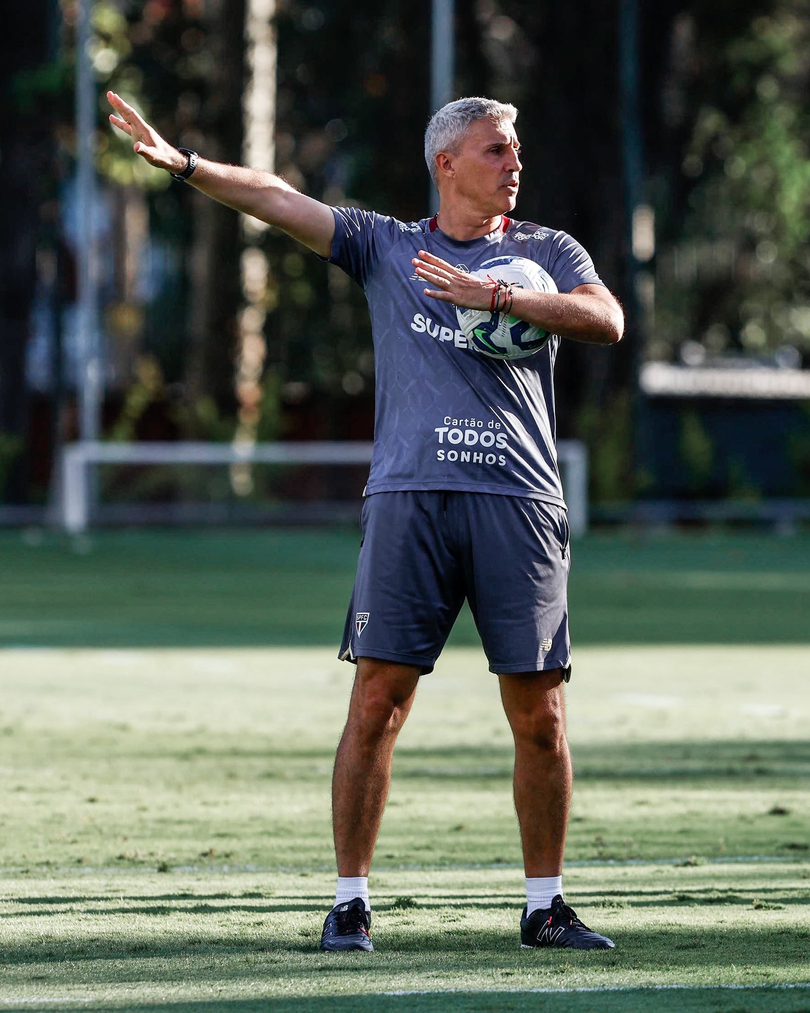 Contra o Juventude, Crespo busca São Paulo mais ofensivo, mas sem ficar desprotegido