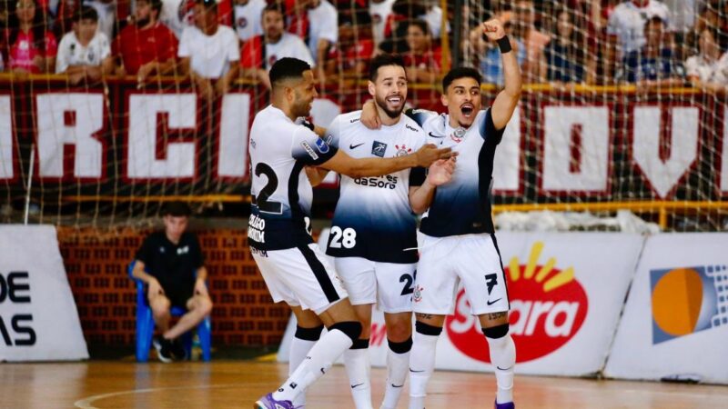 Corinthians segura pressão do Campo Mourão e vence o jogo de ida das semifinais da LNF