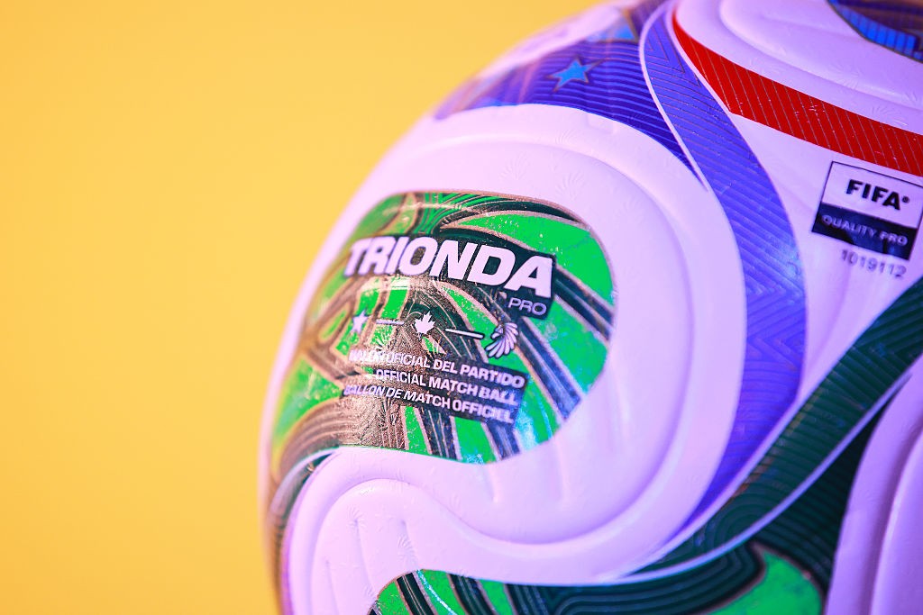 Do chip interno à adaptação a diferentes climas: como se cria a bola da Copa do Mundo?