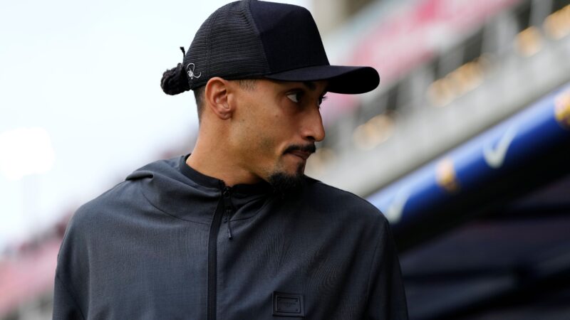 Raphinha voltará a jogar após quase dois meses pelo Barcelona no retorno ao Camp Nou