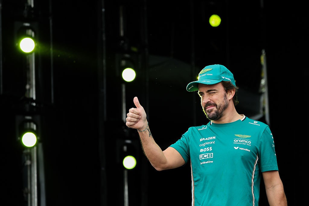 Alonso brinca com azar de Hamilton e Verstappen no grid em Interlagos