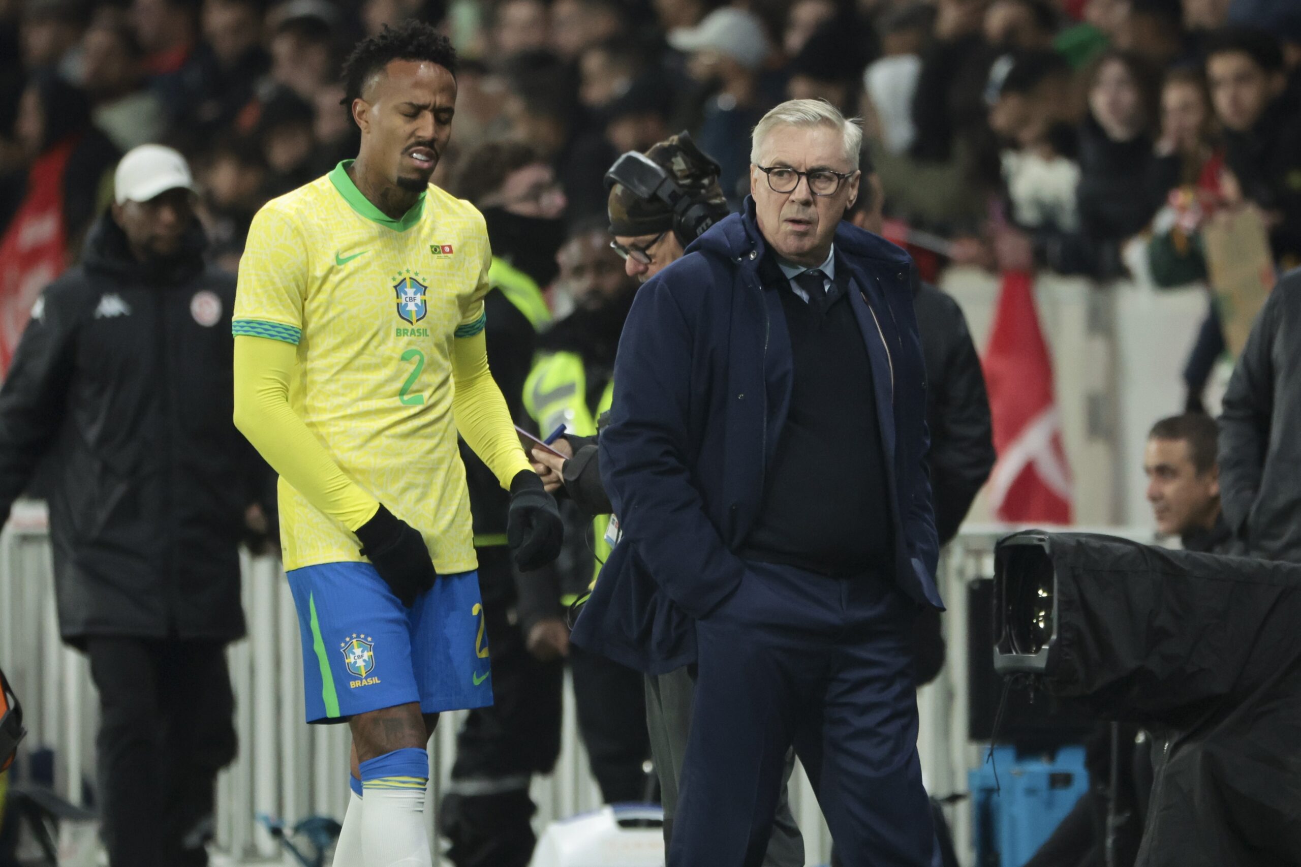 Éder Militão sofre lesão na coxa direita e deve desfalcar o Real Madrid por duas semanas