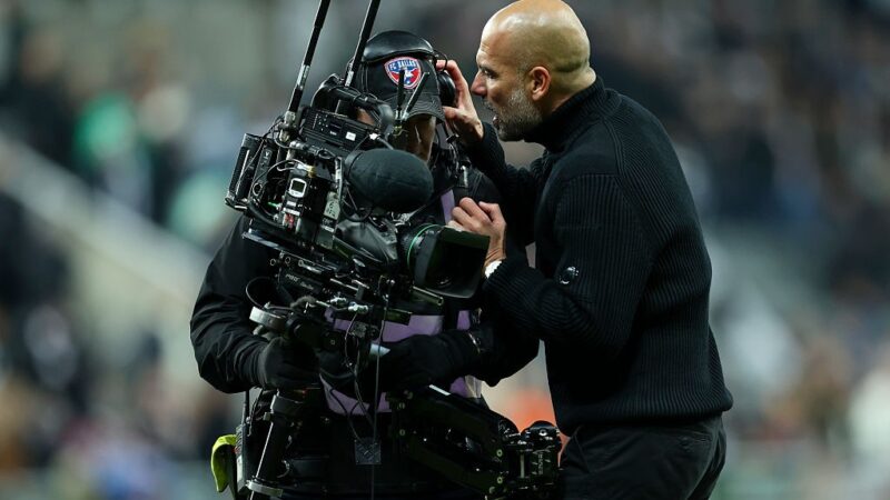 Guardiola pede desculpas por atacar cinegrafista: “Me sinto envergonhado”