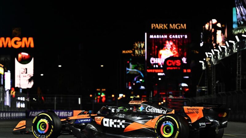 GP de Las Vegas: Norris lidera 2º treino paralisado por bueiro aberto; Bortoleto é 20º