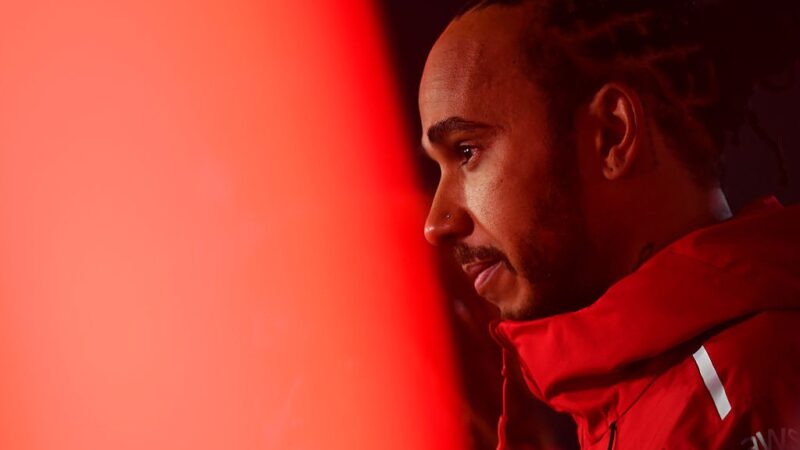 Hamilton larga em último em Las Vegas e lamenta: “Ano mais difícil”