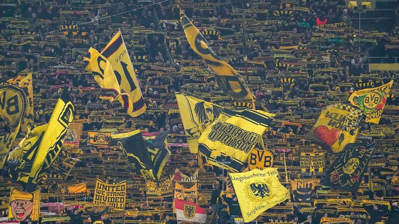 Torcida do Borussia protesta contra jogos de ligas nacionais no exterior e detona Federação Espanhola: “P*** LaLiga”