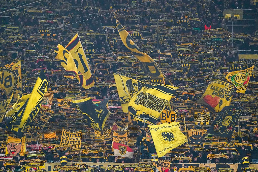 Torcida do Borussia protesta contra jogos de ligas nacionais no exterior e detona Federação Espanhola: “P*** LaLiga”