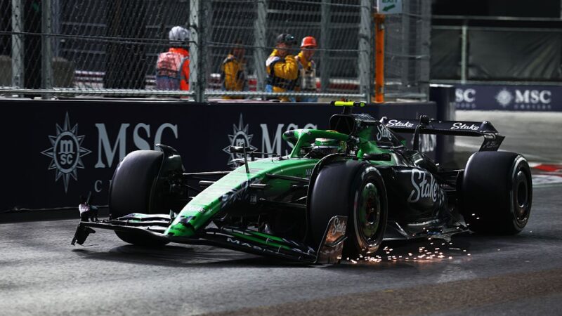 Bortoleto abandona GP de Las Vegas após batida com Stroll na largada