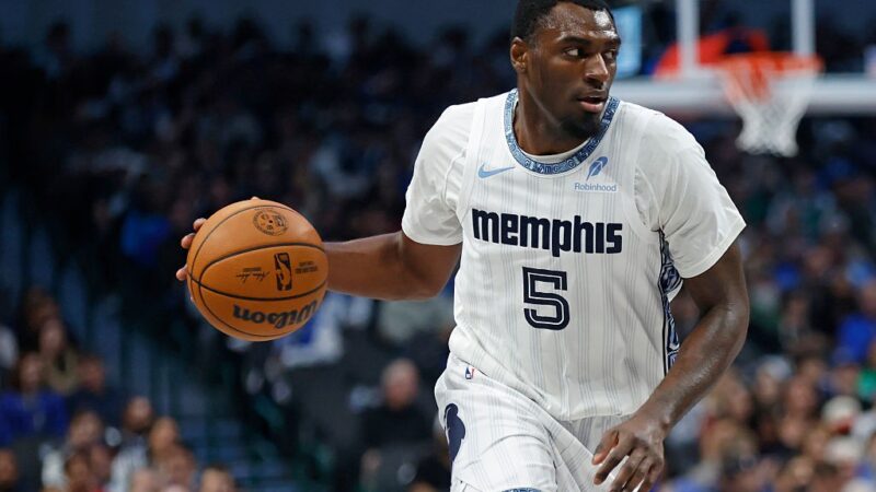 NBA: jogador dos Grizzlies comete erro bizarro em arremesso de três pontos; veja