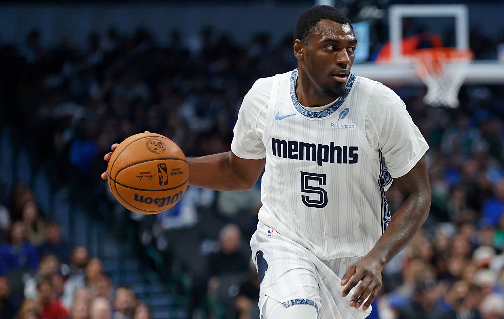 NBA: jogador dos Grizzlies comete erro bizarro em arremesso de três pontos; veja