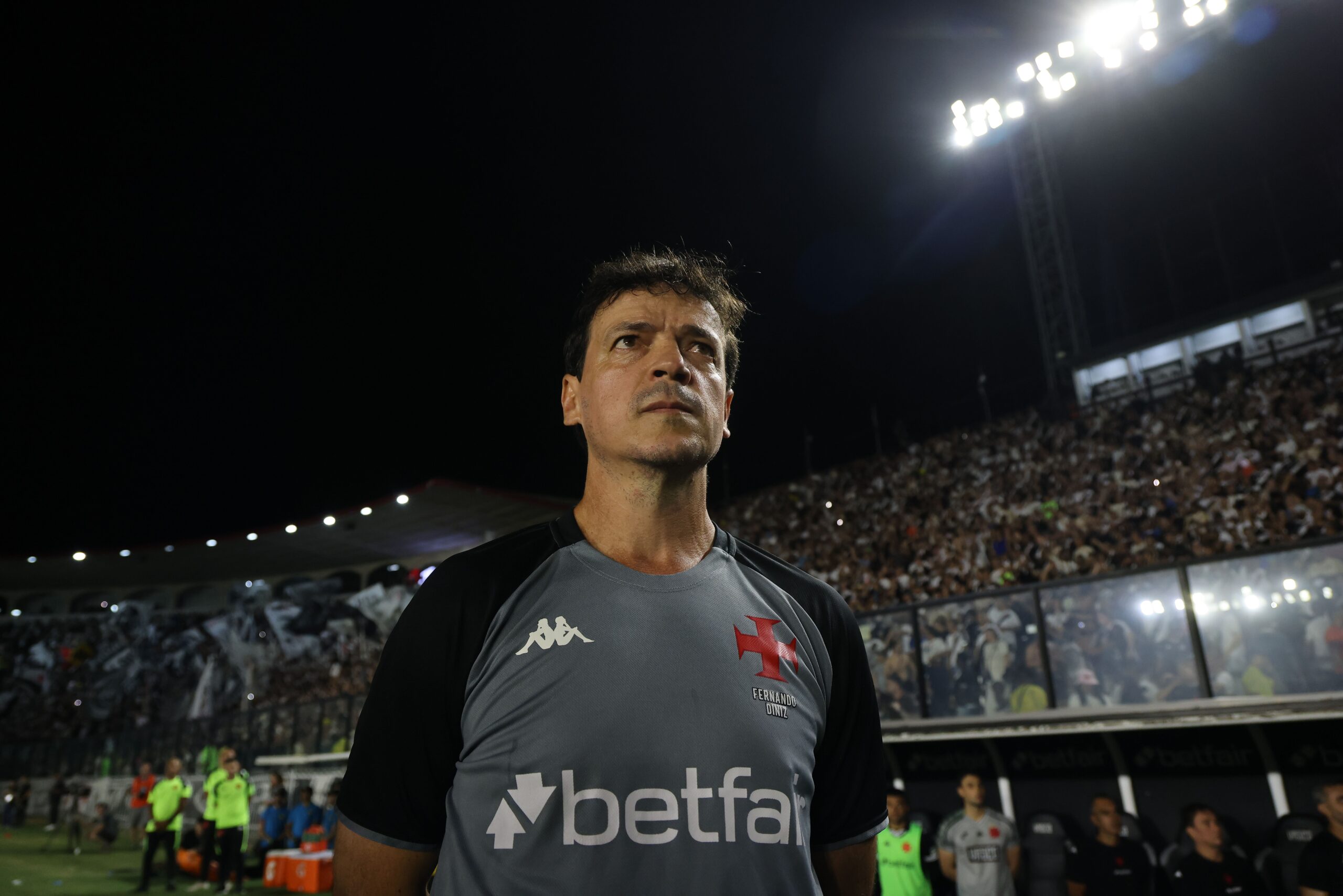 Diniz releva protestos da torcida durante a semana: “Time começou a ser o Vasco de hoje contra o Bahia”