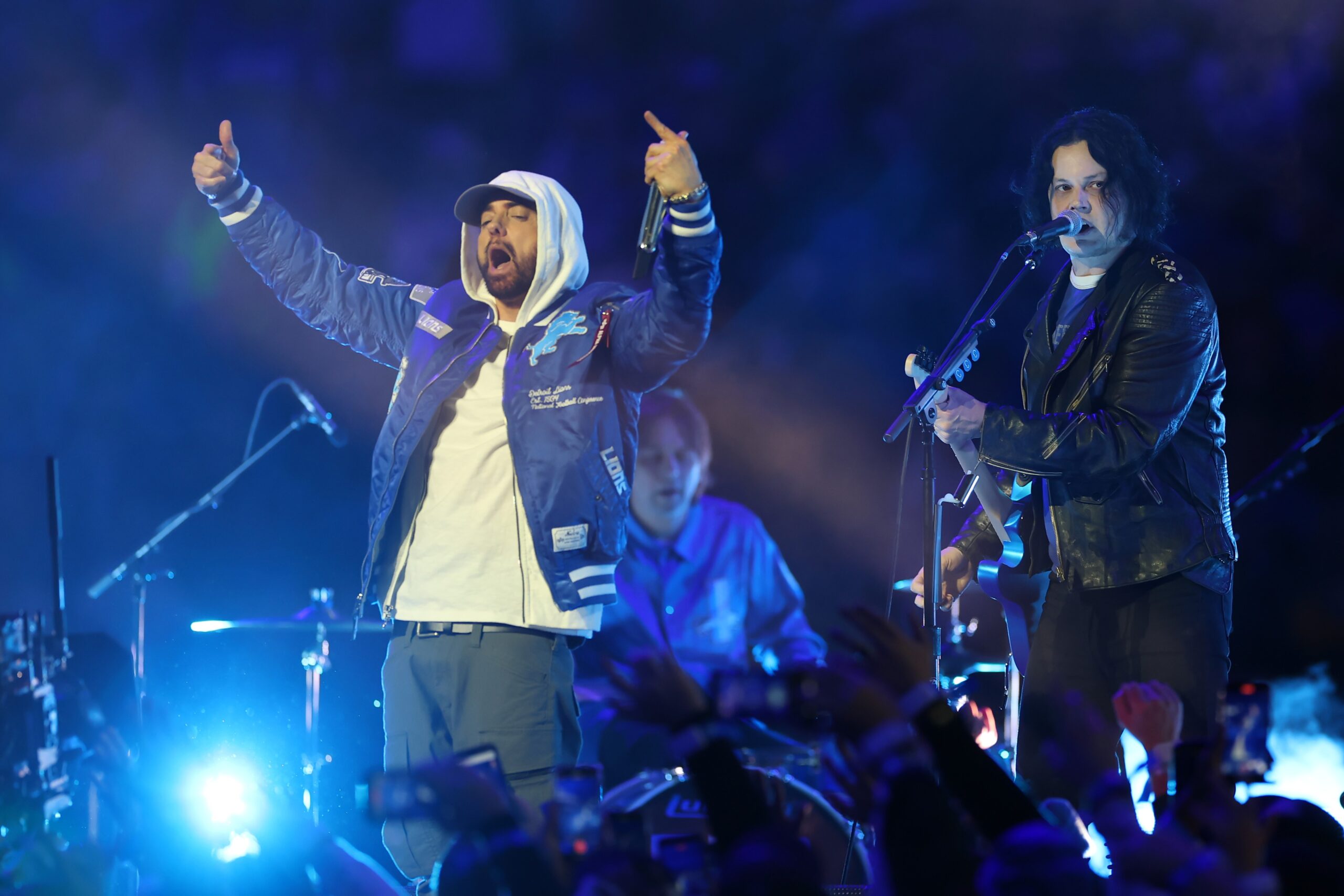 Eminem rouba a cena em jogo do Dia de Ação de Graças em Detroit