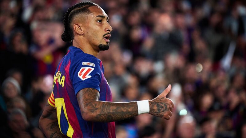 Raphinha muda o Barcelona, e técnico elogia: “Sentimos falta dele”