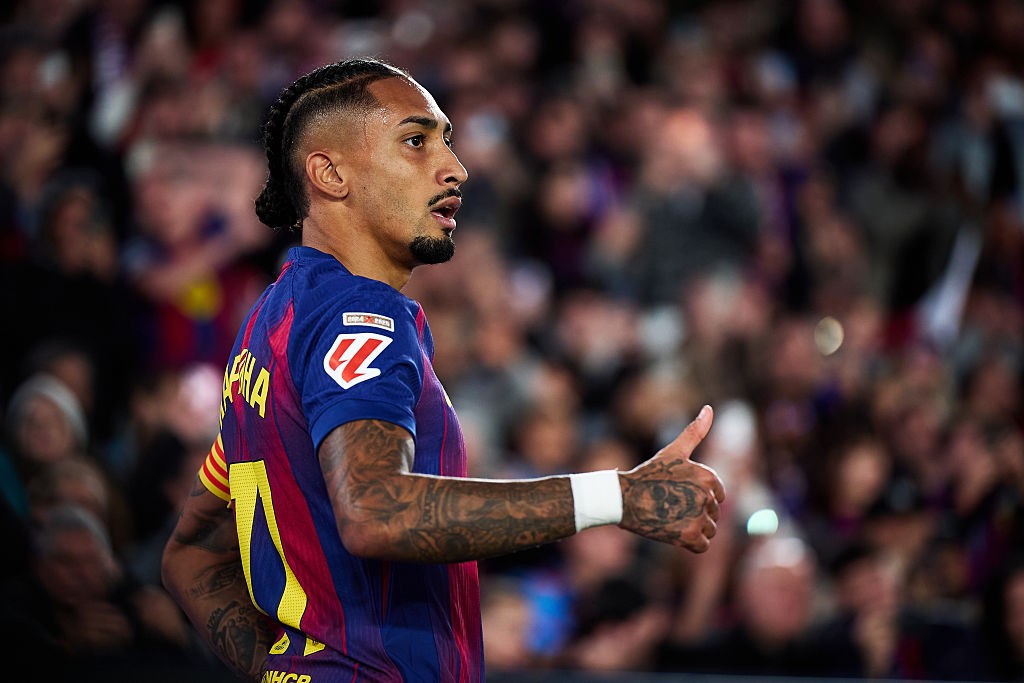 Raphinha muda o Barcelona, e técnico elogia: “Sentimos falta dele”
