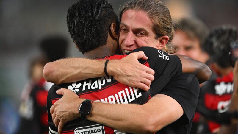 Filipe Luís cita mística de Lima para o Flamengo e comemora título da Libertadores: “Ainda sem assimilar”