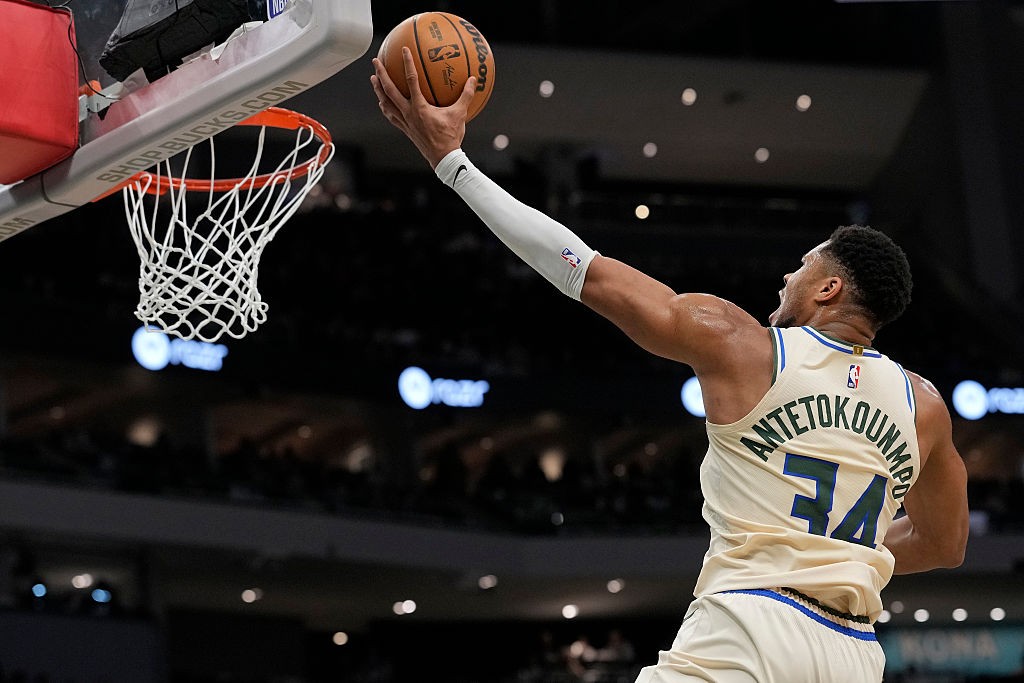 NBA: Giannis Antetokounmpo chega à marca de 21 mil pontos na carreira