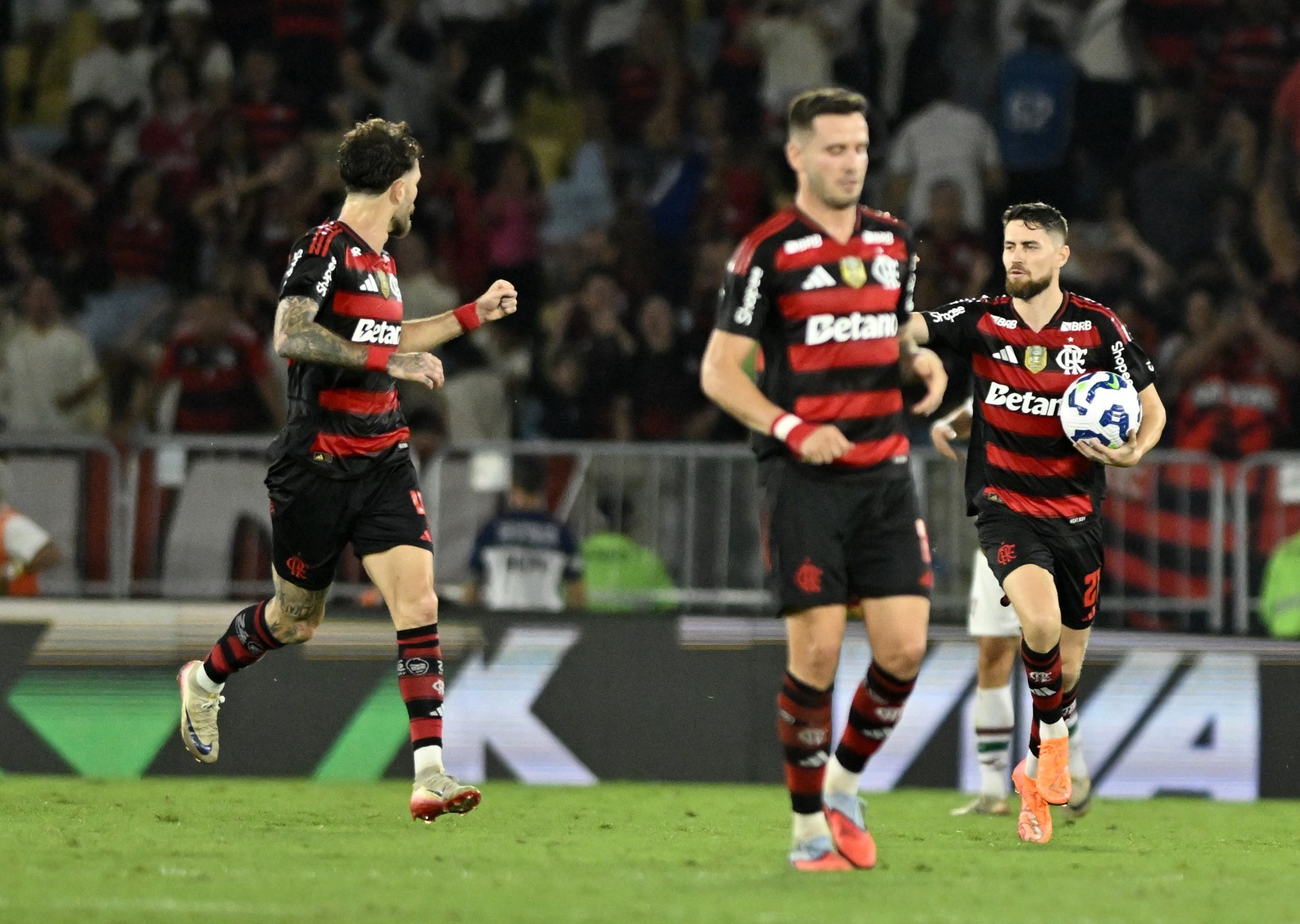 Atuações do Flamengo: João Victor, Rossi e Saúl são os piores em derrota para o Fluminense; dê suas notas
