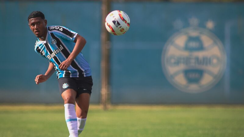Maguary reforça defesa e anuncia lateral ex-Grêmio, goleiro e zagueiro