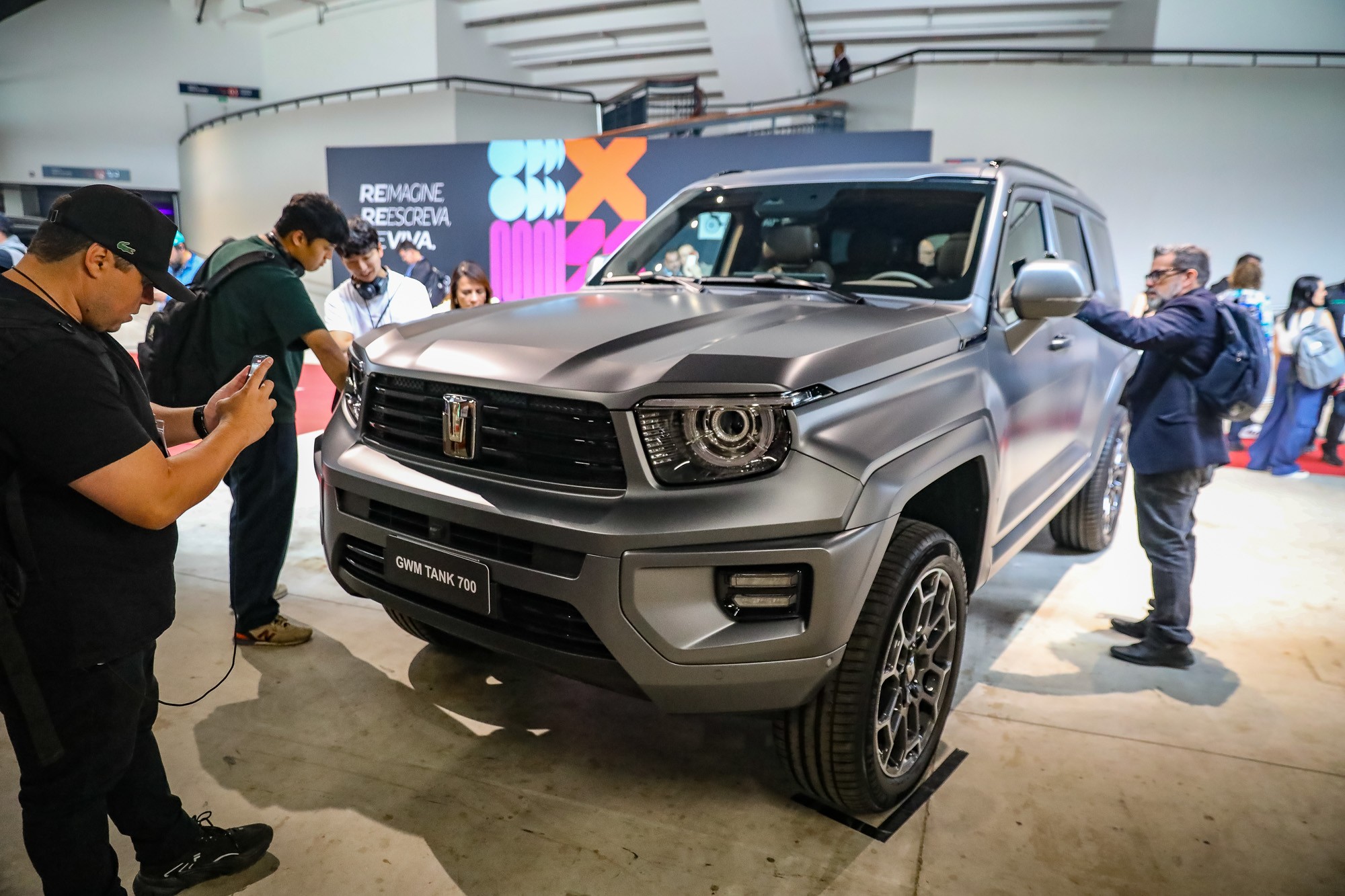 Salão do Automóvel 2025: GWM traz luxuosos ao Brasil com Tank 700 e Wey G9; veja detalhes