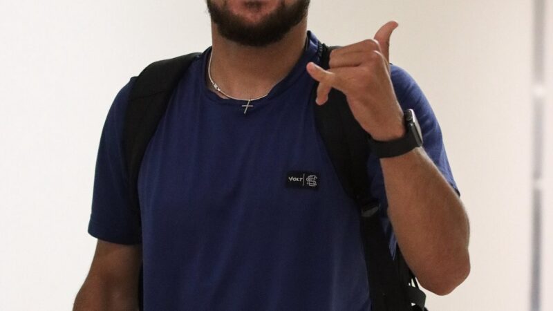 Santa Cruz avança por empréstimo de João Pedro a concorrente da Série C