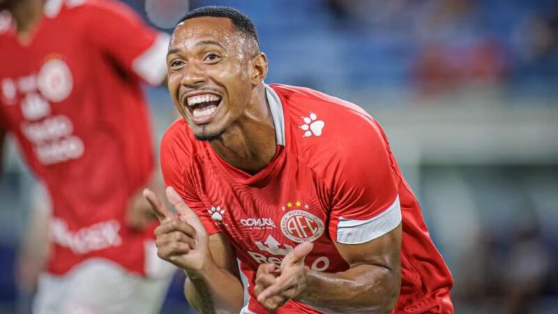 Ponte Preta monitora mercado alternativo para reforçar elenco em meio à limitação financeira