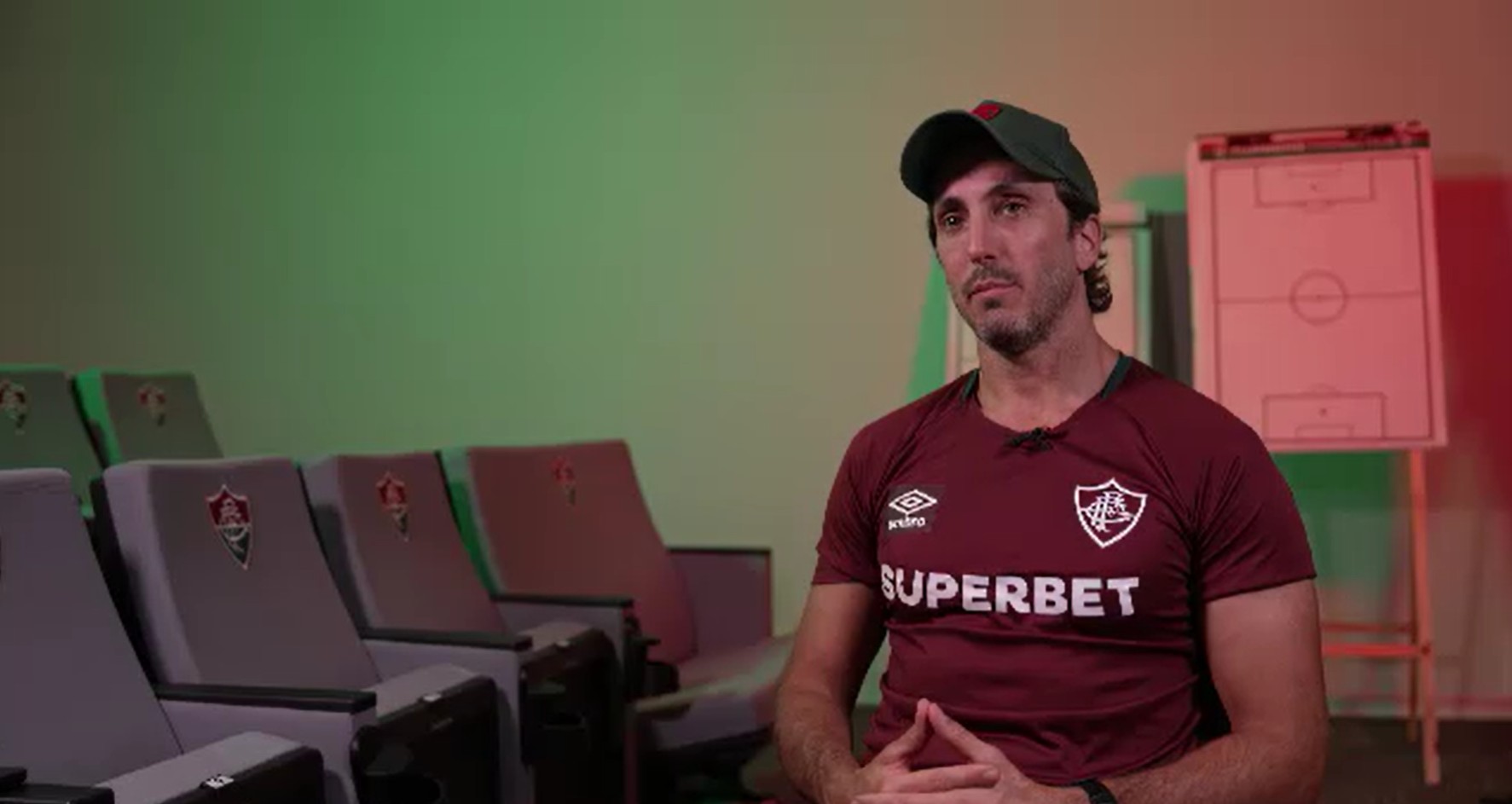 Zubeldía, do Fluminense, aponta entorno de jovens como dificultador na formação: “Faz crer que é o melhor”