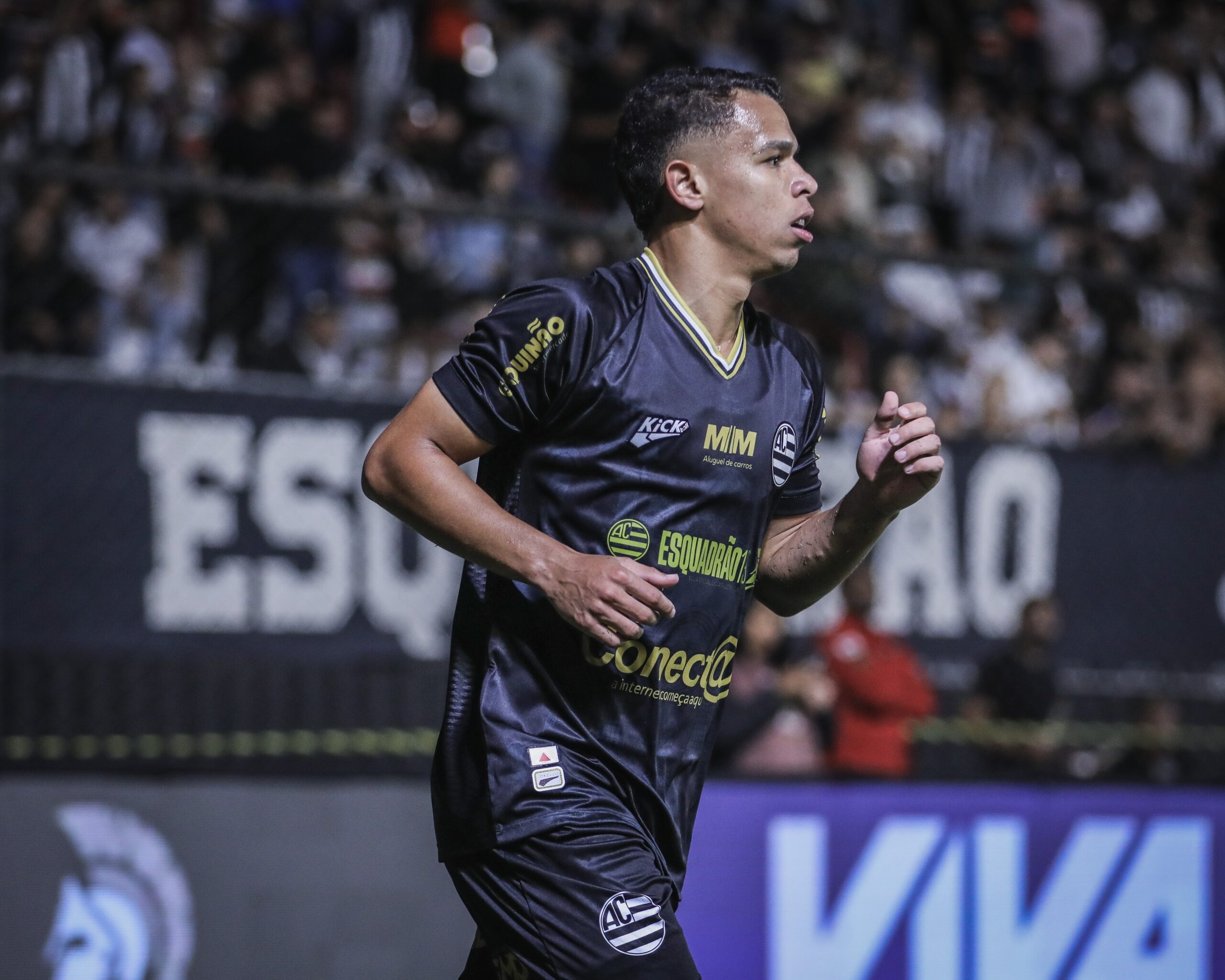 Menino da Vila, volante vive drama duplo e quer que Santos e Athletic evitem queda: “Seria um alívio”