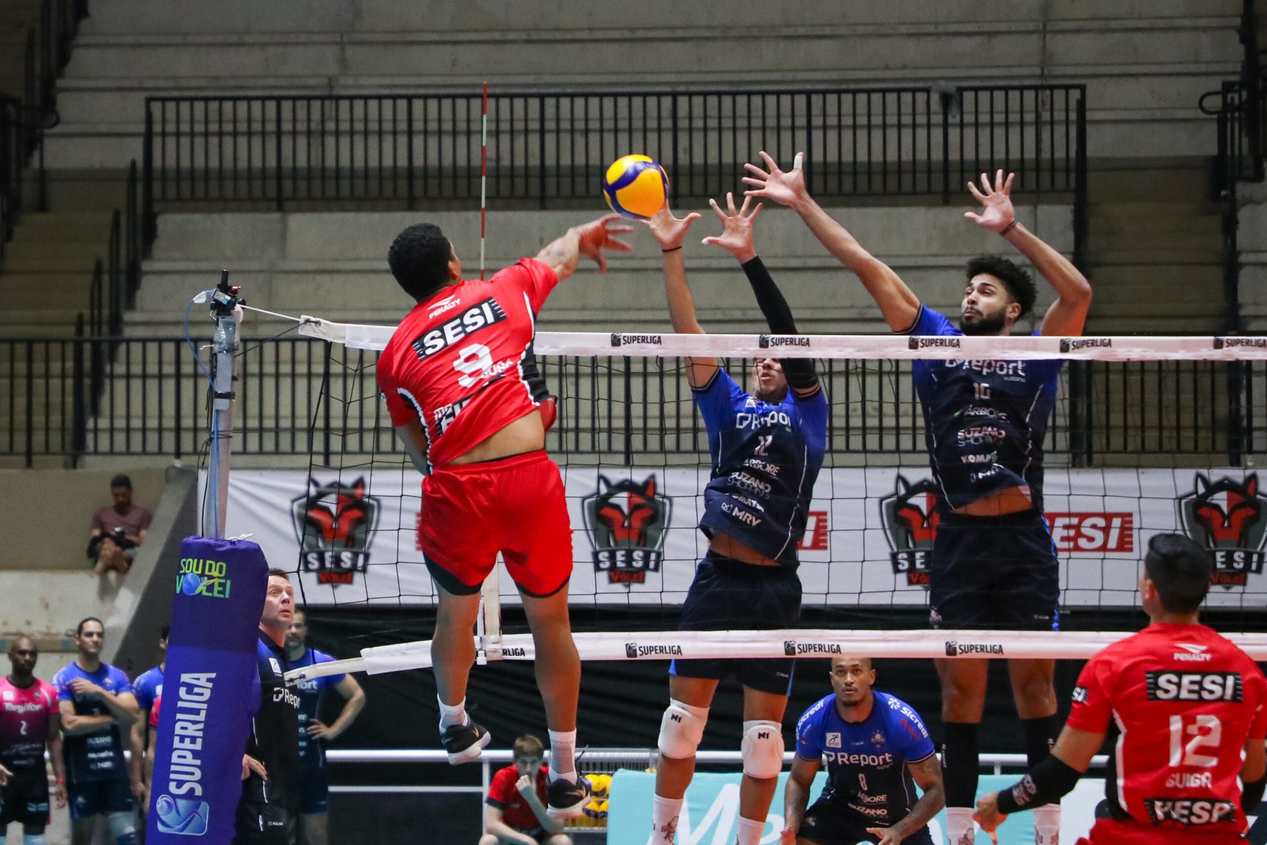 Suzano quebra invencibilidade do Sesi-Bauru e entra no G-4 da Superliga Masculina