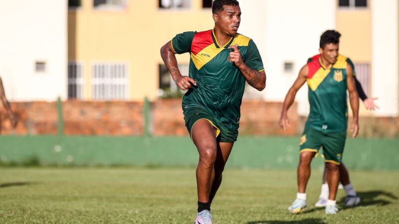 Sampaio traz de volta Emerson Carioca e chega a dez contratações para 2026