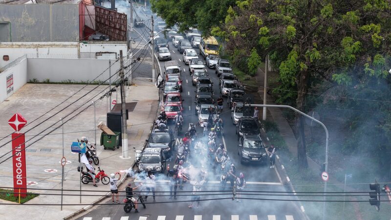 Torcida da Ponte faz carreata para comemorar o título da Série C; veja imagens