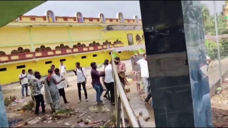 Tumulto durante celebração em templo na Índia deixa 9 mortos e dezenas de feridos