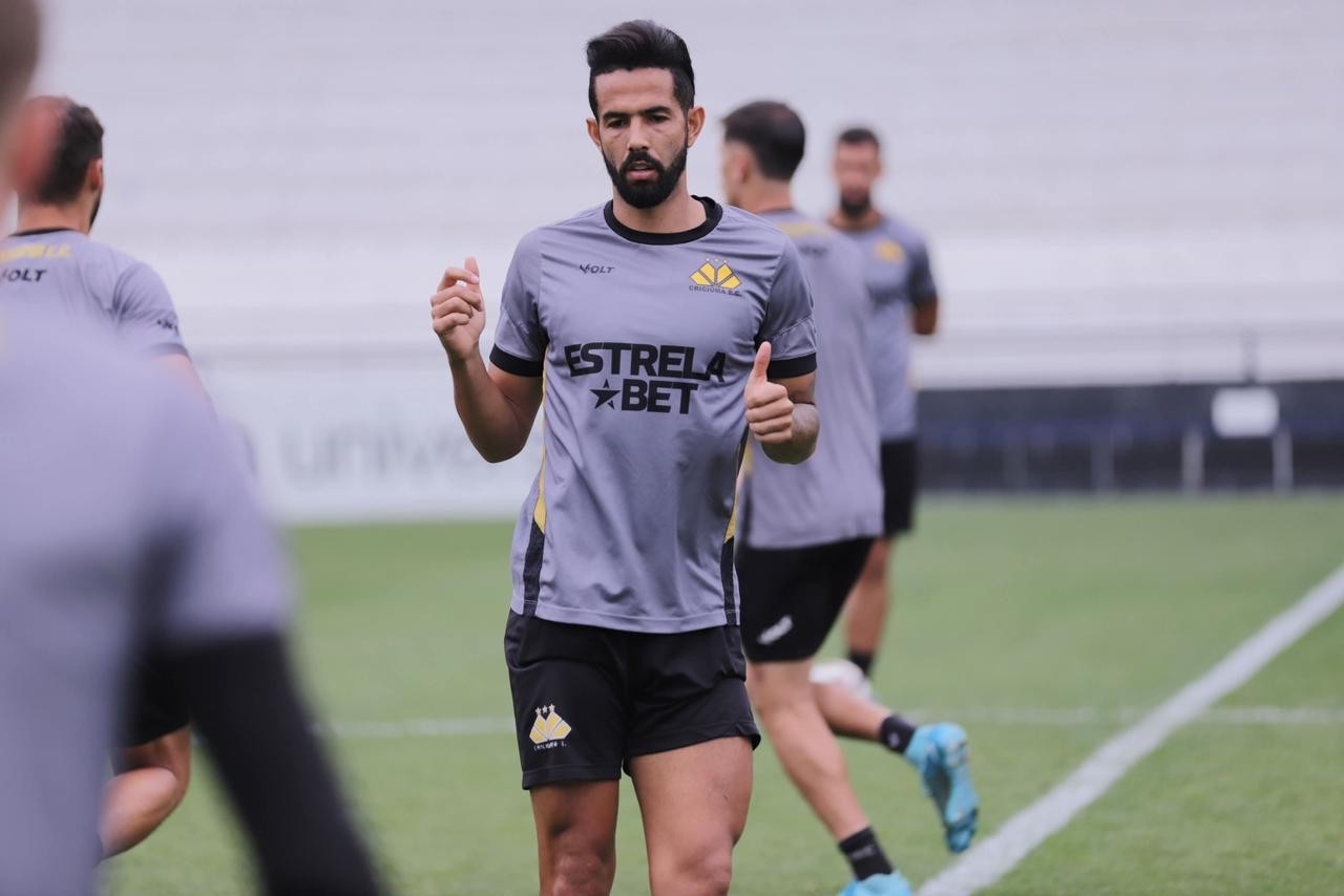 Botafogo-SP contrata lateral-direito Jonathan Lemos, primeiro reforço para 2026