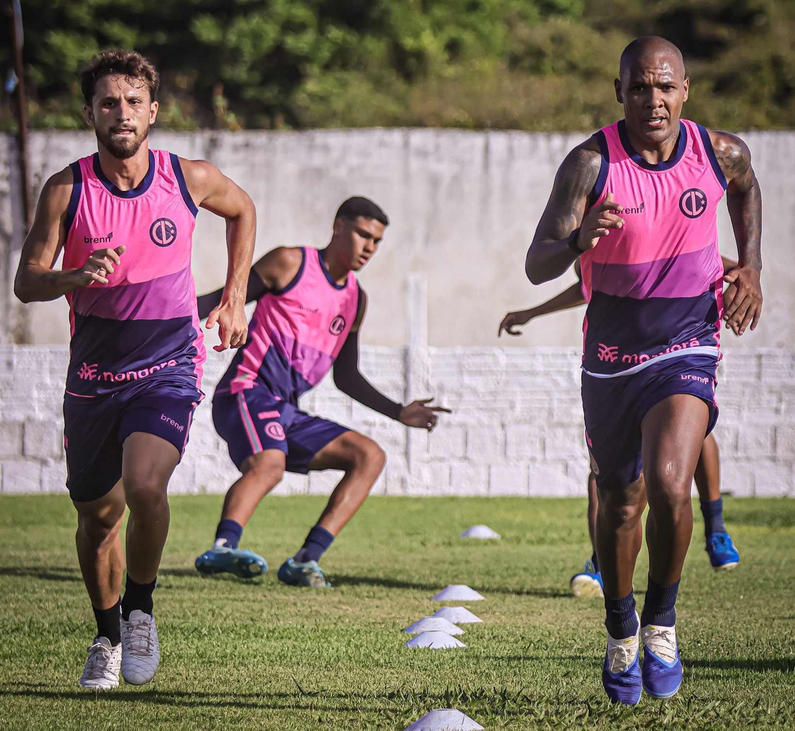 Laguna confirma primeiros reforços e manutenção de base para 2026