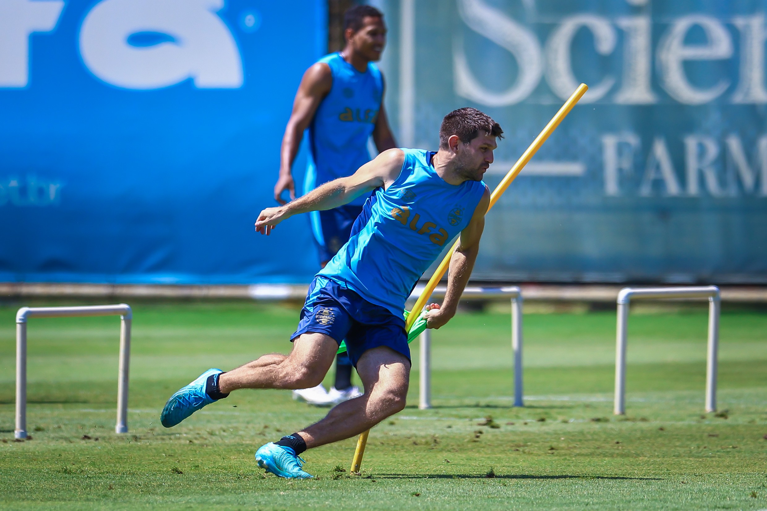 Grêmio aguarda decisão sobre punidos e tem indefinições na escalação contra o Fluminense