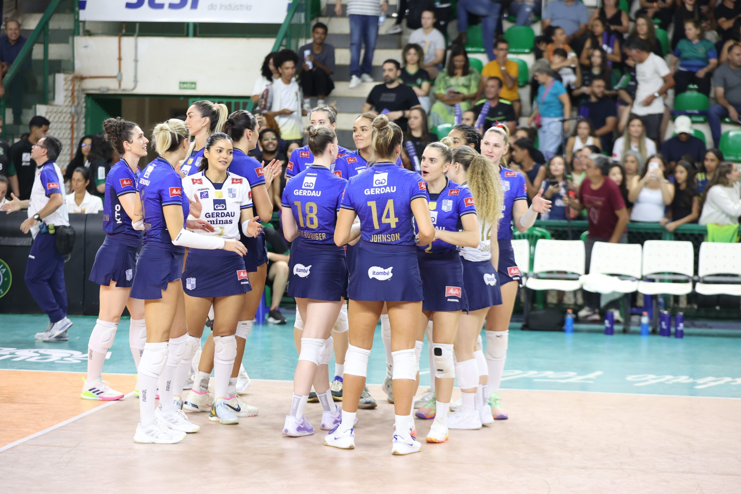 Brasília sai na frente, mas leva virada do Minas, que segue invicto na Superliga Feminina