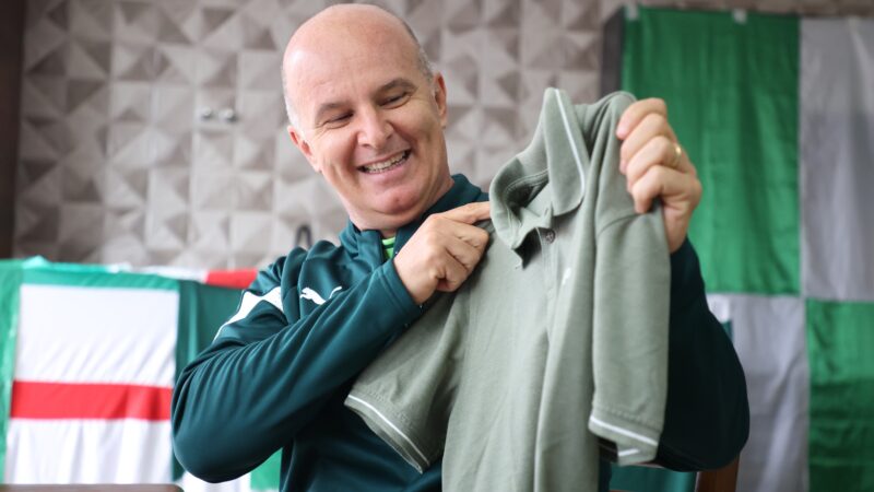 Torcedor que ganhou camisa de Abel no Mundial carrega amuleto para Lima e sonha com Libertadores