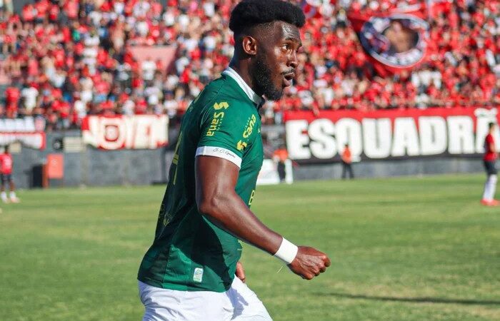 No Dia da Consciência Negra, zagueiro acusa caso de racismo em partida no RS